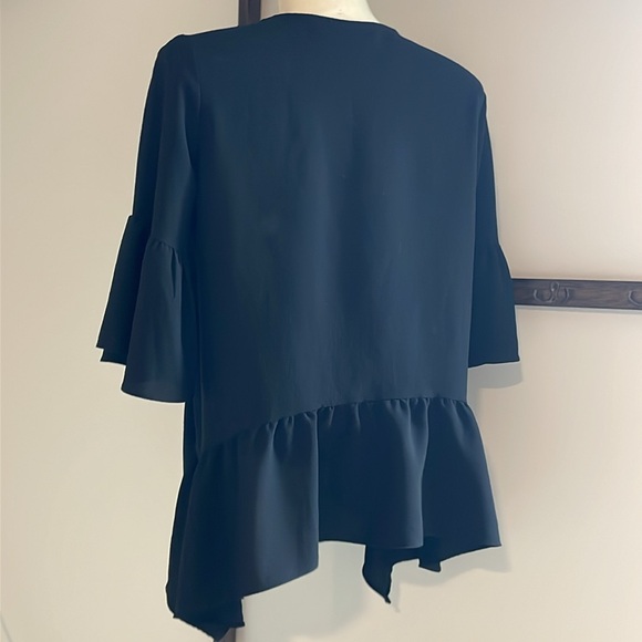 Gibson dressy black top with ruffled sleeve and sharkbite hem. - Picture 3 of 7